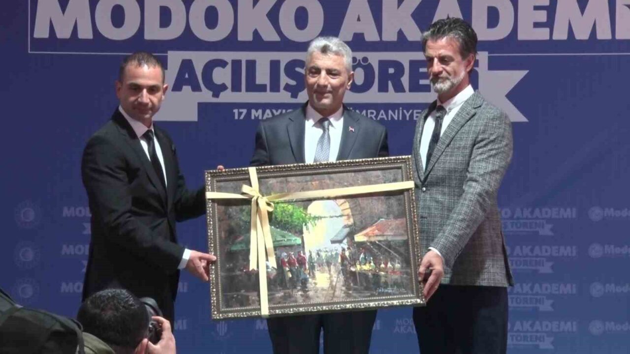 Ticaret Bakanı Ömer Bolat, Ümraniye’de düzenlenen 1. Mobilya Eğitim Kurultayı