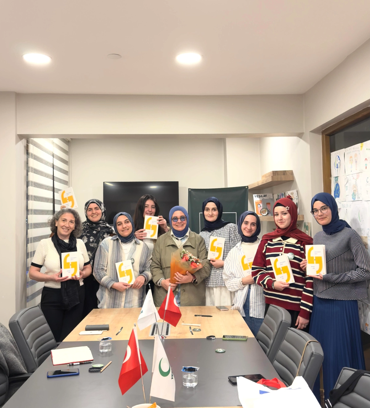 Yeşilay Üsküdar Şubesi tarafından düzenlenen Psikoloji Okumaları Atölyesi, "Sözcüklerin Gücü"