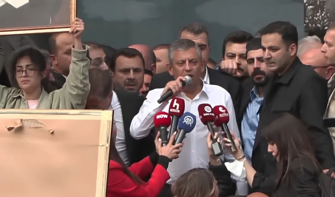 Cumhuriyet Halk Partisi (CHP) Genel Merkezi, sabahın erken saatlerinde hareketli