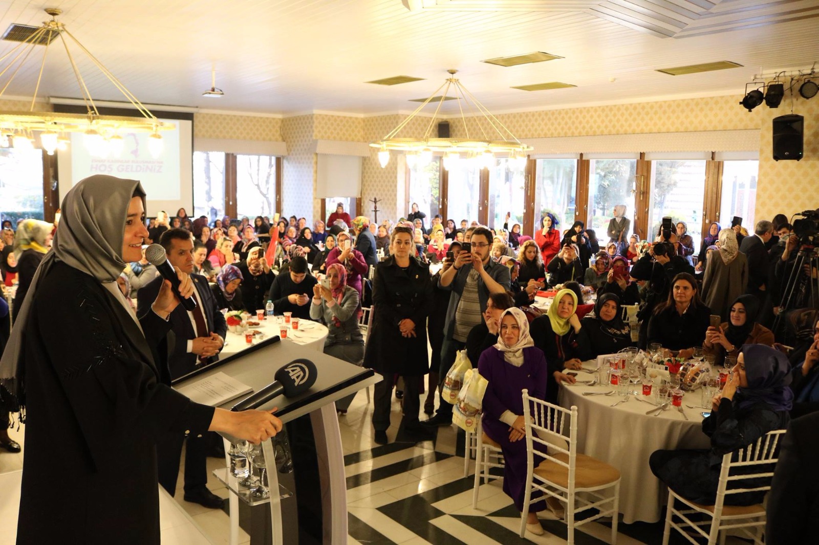 AK Parti Üsküdar Kadın Kolları’nın düzenlediği programda konuşan Kaya, “Avrupa,