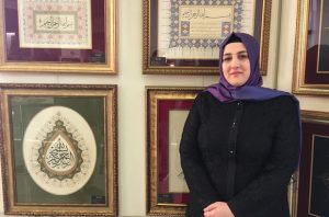 Müzehhibe ve tezhip hocası Şeyma Çınar ve öğrencilerinin eserlerinin yer