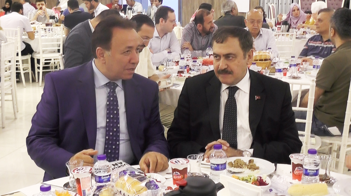 Üsküdar Afyonkarahisarlılar Platformu’nun düzenlediği iftar programına katılan Orman ve Su
