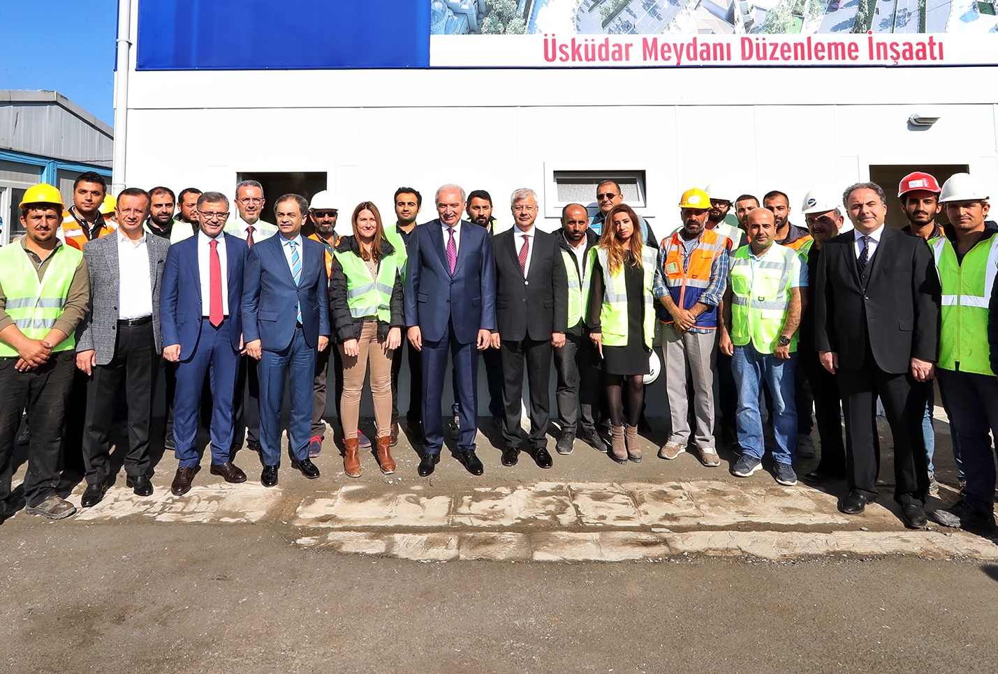 Basın mensuplarıyla birlikte Üsküdar Meydan Düzenleme Çalışmalarını yerinde inceleyen Başkan