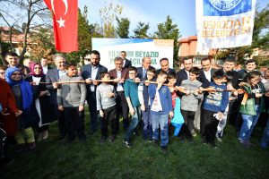 Üsküdar Belediyesi tarafından yenilenen Güzeltepe Yıldırım Beyazıd Park’ı vatandaşların hizmetine açıldı. Açılış merasimi Üsküdar