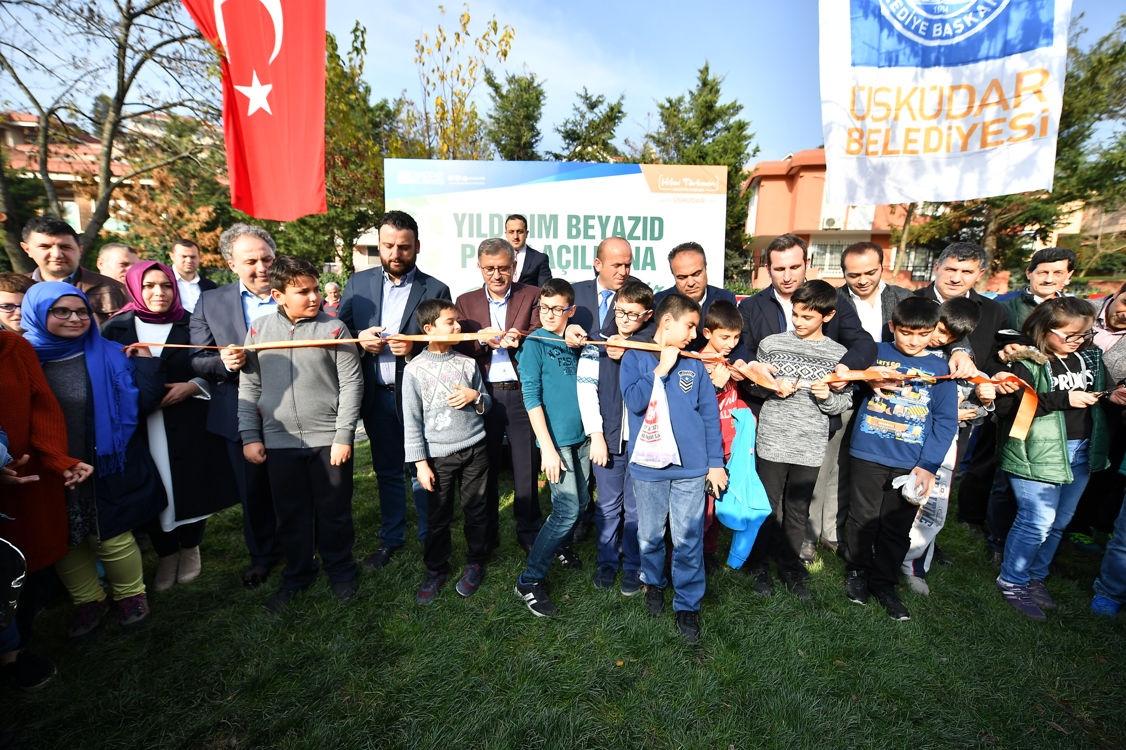 Üsküdar Belediyesi tarafından yenilenen Güzeltepe Yıldırım Beyazıd Park’ı vatandaşların hizmetine açıldı. Açılış merasimi Üsküdar