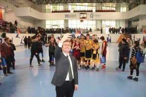 Çavuşdere Spor Merkezinde düzenlenen, 4 okul takımının katıldığı liseler arası