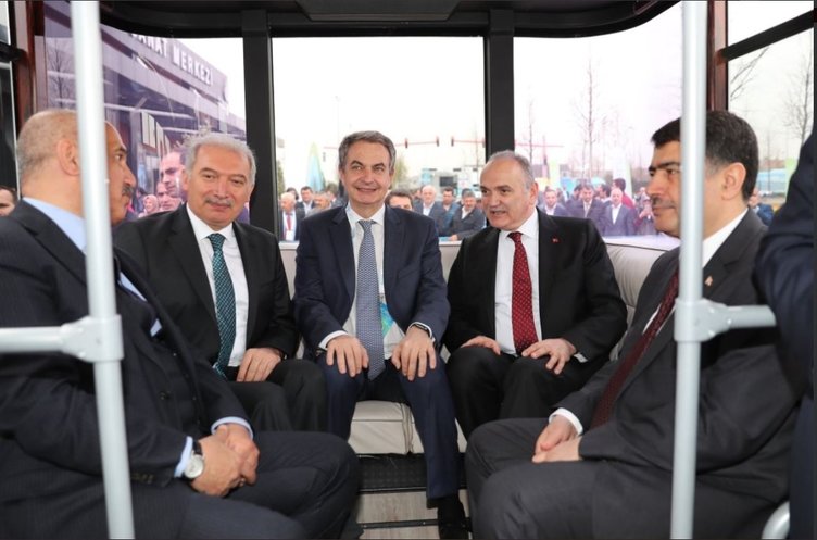 İETT tarafından yapılan elektrikli, sürücüsüz araca dönüştürülen nostaljik tramvay görücüye çıktı.
