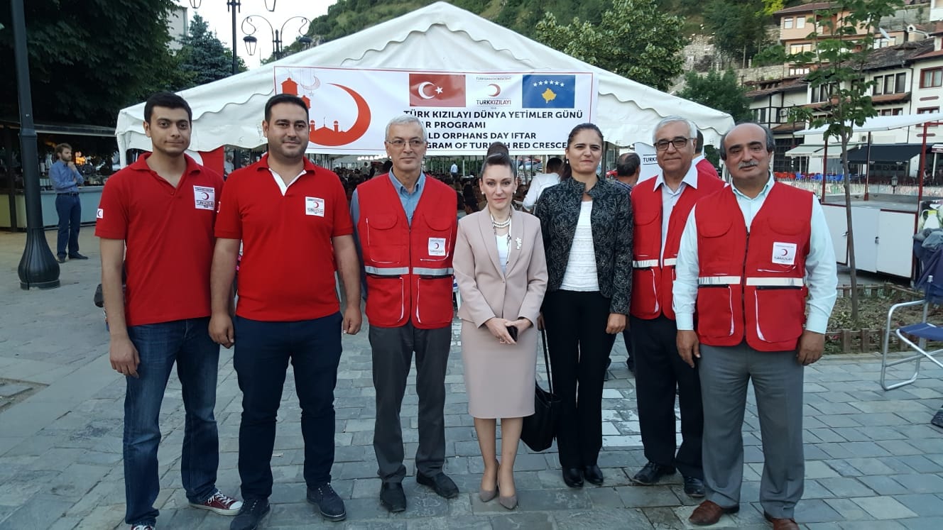Türk Kızılayı tarafından Dünya Yetimler Günü dolayısıyla Prizren’de yetim ve