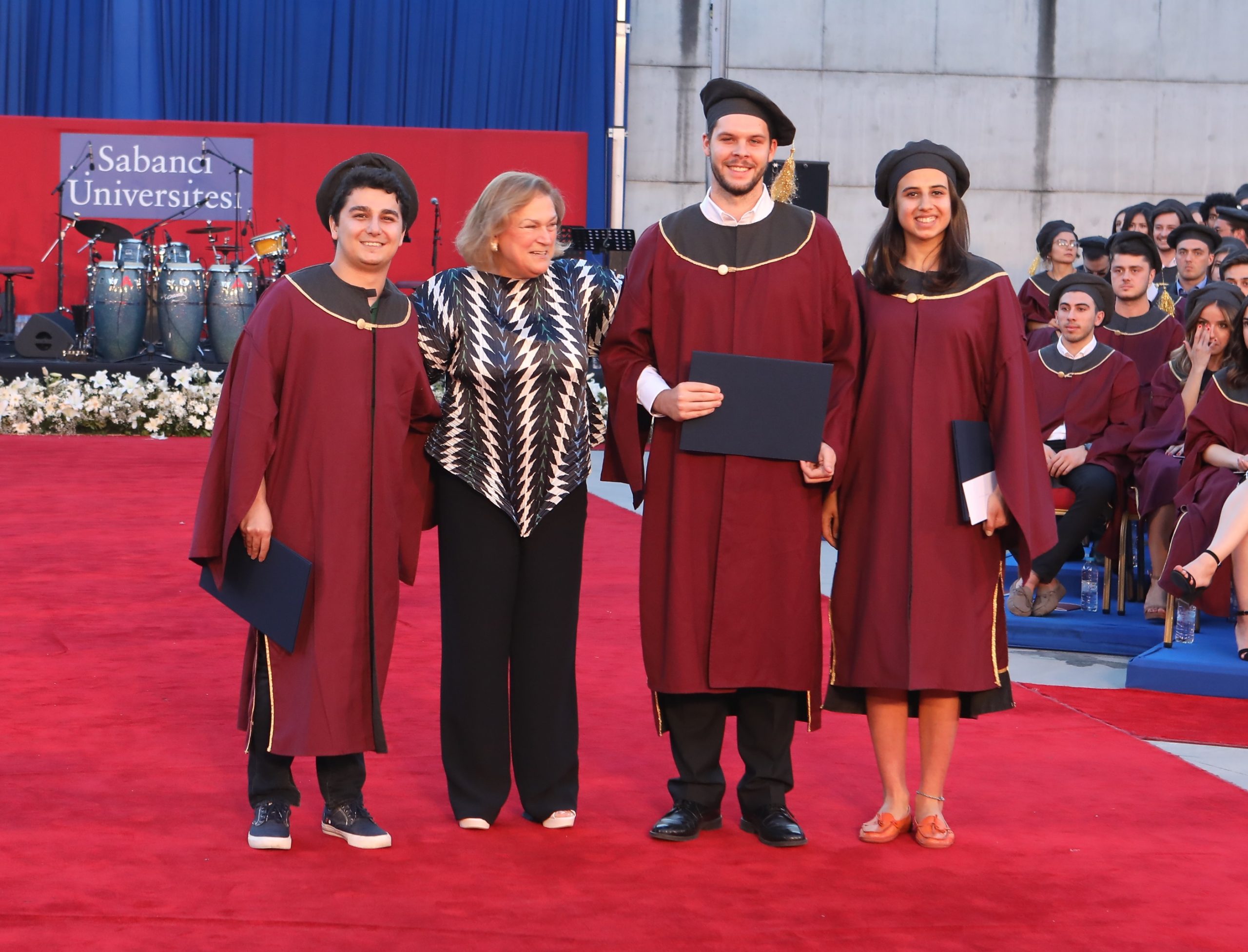 Sabancı Üniversitesi’nde düzenlenen Mezuniyet Töreni ile; 26 ülkeden, lisans ve