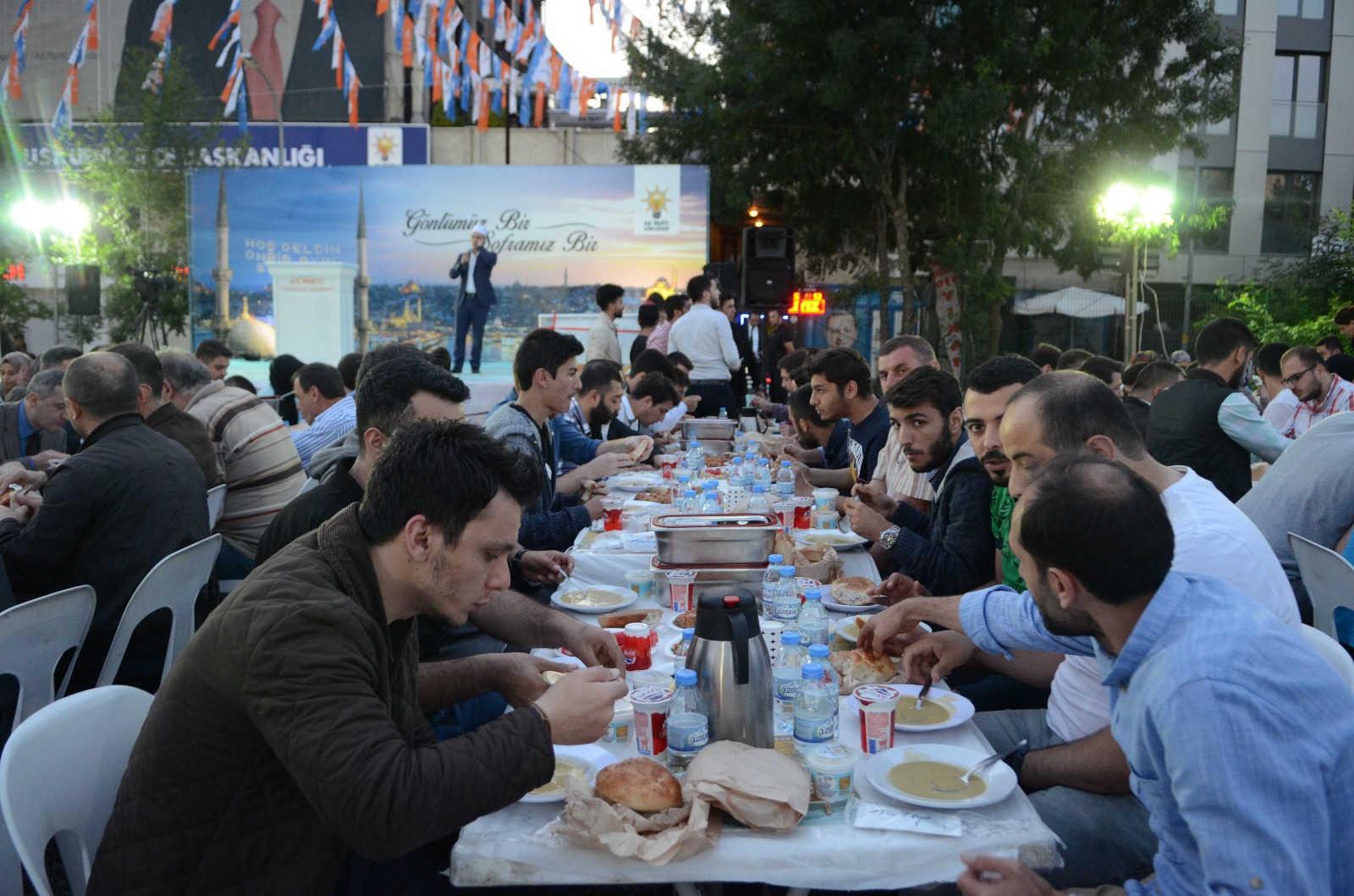 AK Parti Üsküdar İlçe Başkanılığı’nın İftar programında konuşan Başkan Adem
