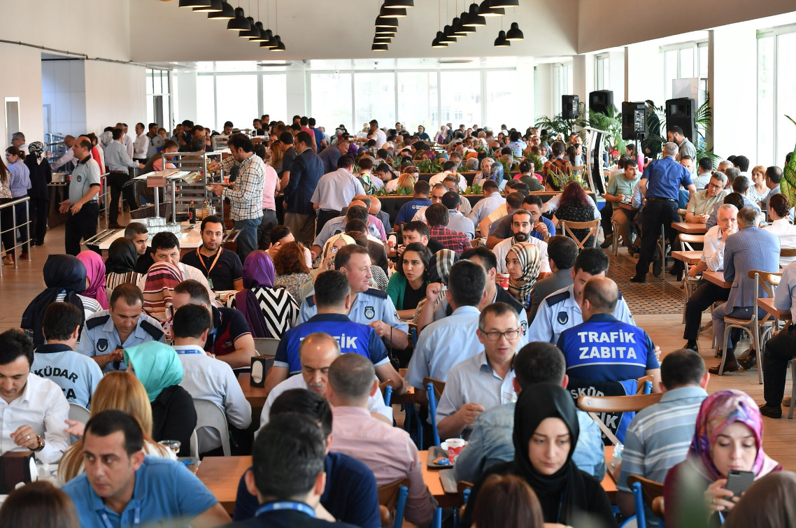 Üsküdar Belediye Başkanı Hilmi Türkmen belediye personeli ile öğle yemeğinde