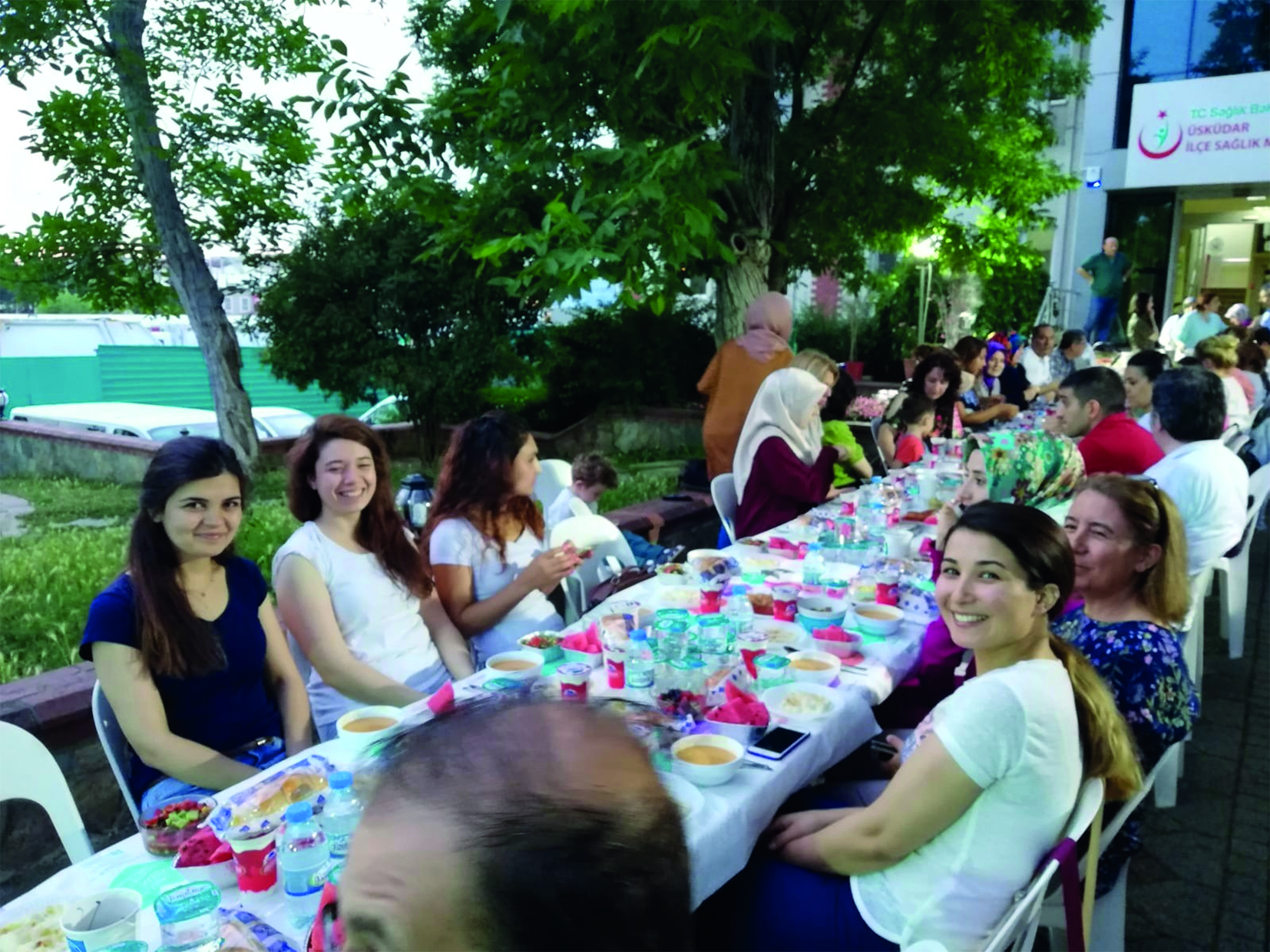 Üsküdar’da hizmet veren sağlık çalışanları, düzenlenen iftar programında biraraya geldi.