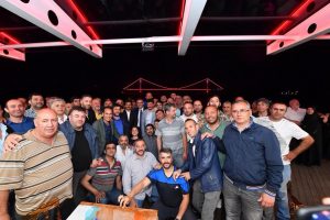 Üsküdar’da taksicilik yapan şoförler, Üsküdar Belediyesi’nin düzenlediği sahur programında biraraya
