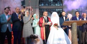 Üsküdar Belediye Başkanı Hilmi Türkmen’in oğlu Yunus ile Hilal Kapucuoğlu,