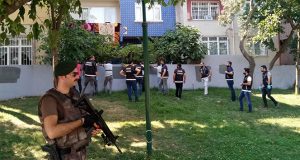 Narkotik Suçlarla Mücadele Şube Müdürlüğü ekipleri Üsküdar’da dev bir sokak