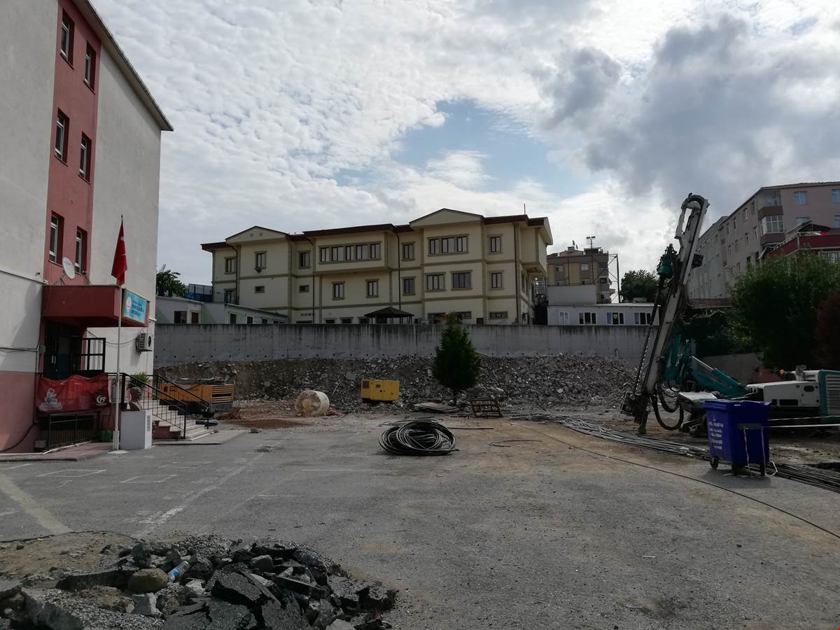 Üsküdar’da inşaatı devam eden okulları ziyaret eden Kaymakam Murat Sefa