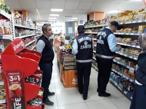 Ümraniye Belediyesi Zabıta Müdürlüğü ekipleri ilçe genelindeki denetimlerine ara vermeden