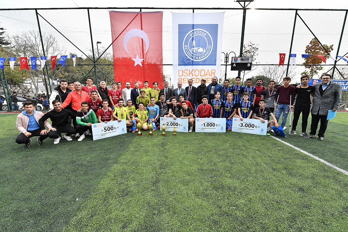 Spor şehri Üsküdar’da düzenlenen Üsküdar Belediyesi Liseler Arası Futbol Turnuvası