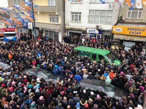 Yavuztürk Mahallesi’nin sevilen esnaflarından, Kardelen Eczanesi’nin sahibi eczacı M. Fatih