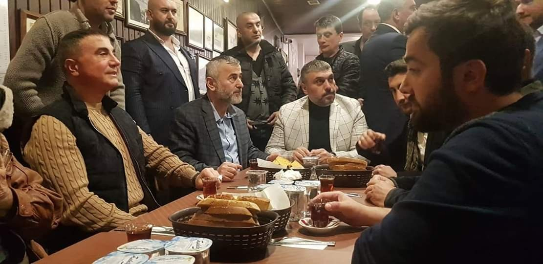Ünlü iş adamı Sedat Peker, Üsküdar Çengelköy’ün Tarihi Çınaraltı Çay