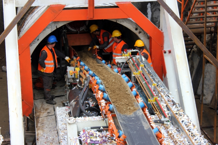 Üsküdar’daki Çavuşdere-Bülbüldere Yağmur Suyu Tüneli’nde TBM cihazı şaft giriş töreni,