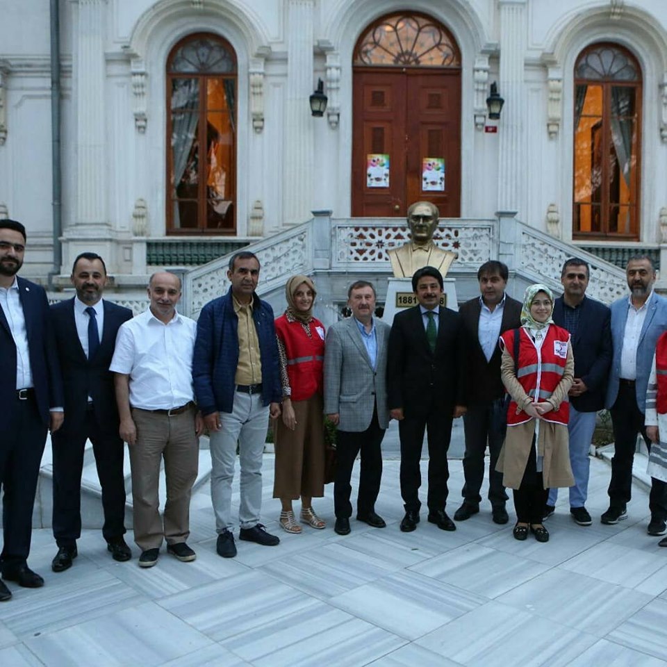 Türk Kızılayı Üsküdar Şubesi’nin düzenlediği iftar programında, öksüz ve yetim