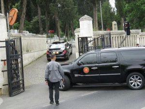 Cumhurbaşkanı Recep Tayyip Erdoğan, Karacaahmet Mezarlığı’nda annesi Tenzile ve babası