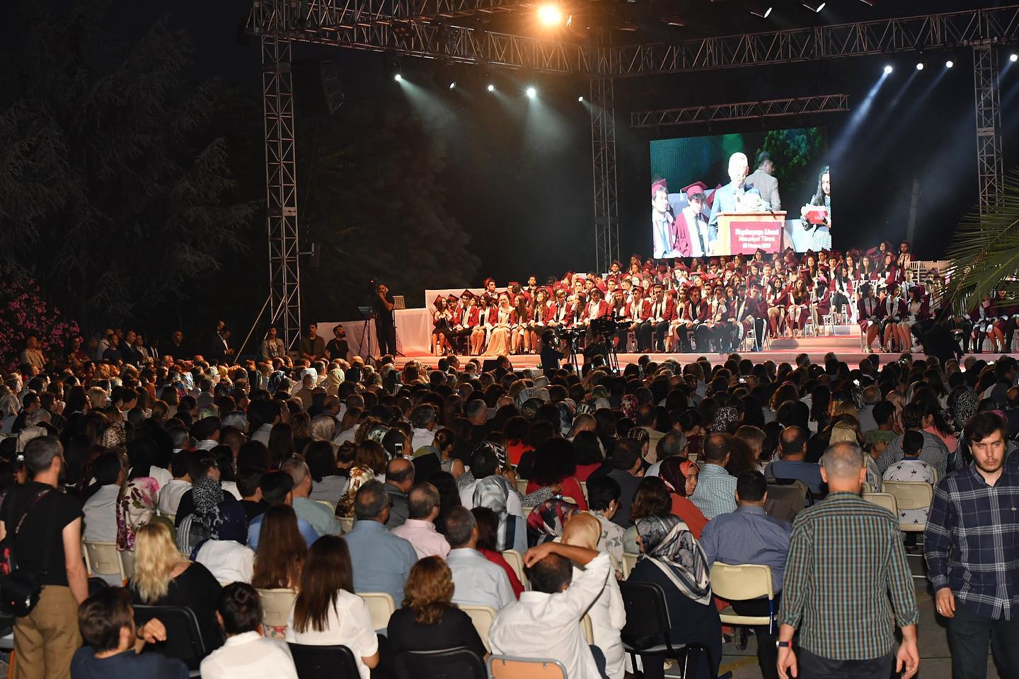 Cumhurbaşkanı Yardımcısı Fuat Oktay, “Gençler, size güveniyoruz, inanıyoruz, Türkiye’yi sizlere