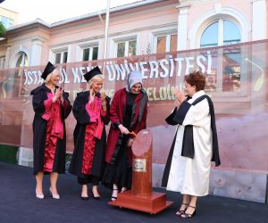 İstanbul Kent Üniversitesi, ilk mezunları için mezuniyet töreni düzenledi. Mütevelli