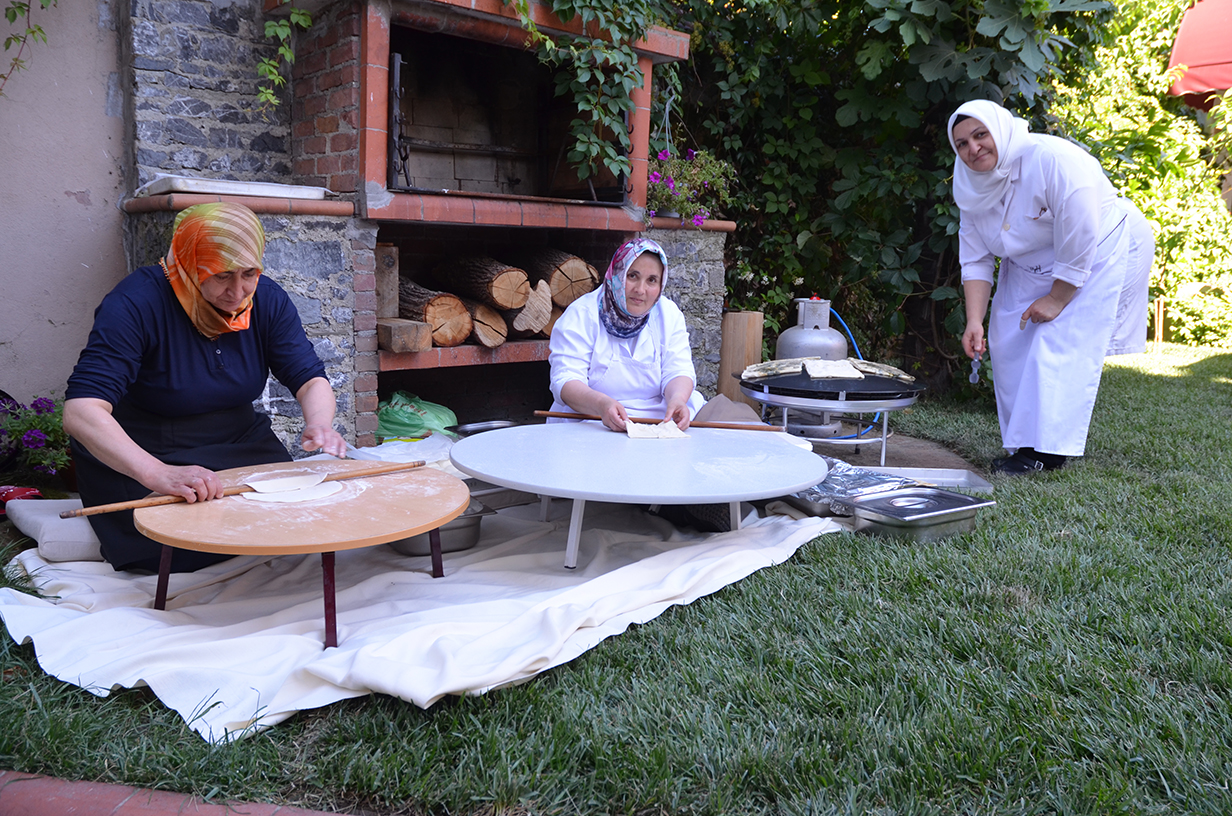 Hasbahçe Restaurant Beylerbeyi, Boğaz’ın eşsiz manzarası eşliğinde, tarihi Sakine Hanım