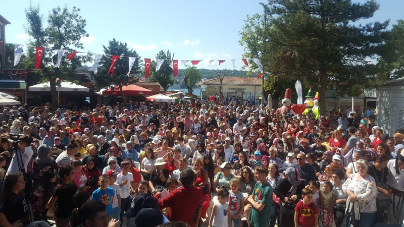 Beykoz Kanlıca 4. Geleneksel Yoğurt Festivali’nde renkli anlar yaşandı. Vatandaşlara