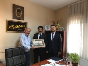 Üsküdar Kaymakamı Murat Sefa Demiryürek ve İlçe Müftüsü Ali Çakmak,