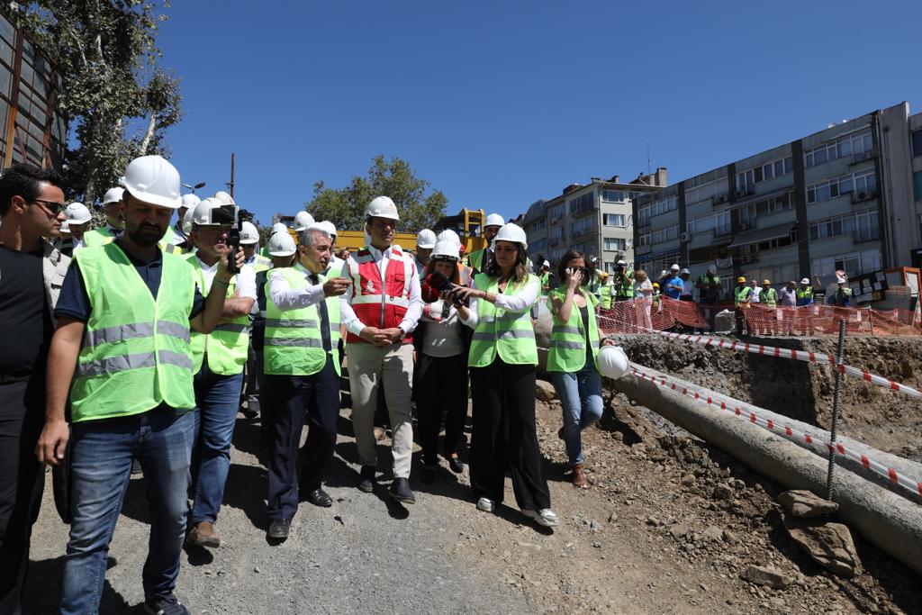İstanbul Büyükşehir Belediyesi tarafından inşaa edilen Üsküdar Mimar Sinan Meydanı’nda