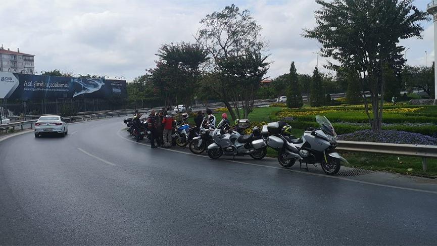 Türkiye Motosiklet Platformu üyesi bir grup, yeşil alanları sulamak için