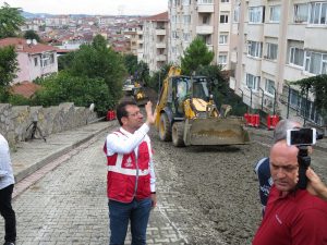 İstanbul Büyükşehir Belediye Başkanı (İBB) Ekrem İmamoğlu, selin vurduğu Üsküdar