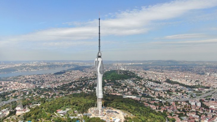 Çamlıca’da görüntü kirliliği oluşturan antenler ve kulelerinin tek bir noktada