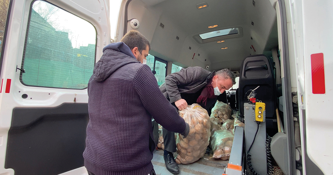 Üsküdar Belediyesi tarafından yerel çiftçileri desteklemek amacıyla doğrudan Niğde’den temin