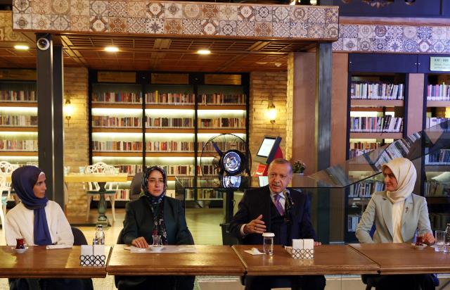 Cumhurbaşkanı Recep Tayyip Erdoğan, Kadın ve Demokrasi Derneği (KADEM) hizmet