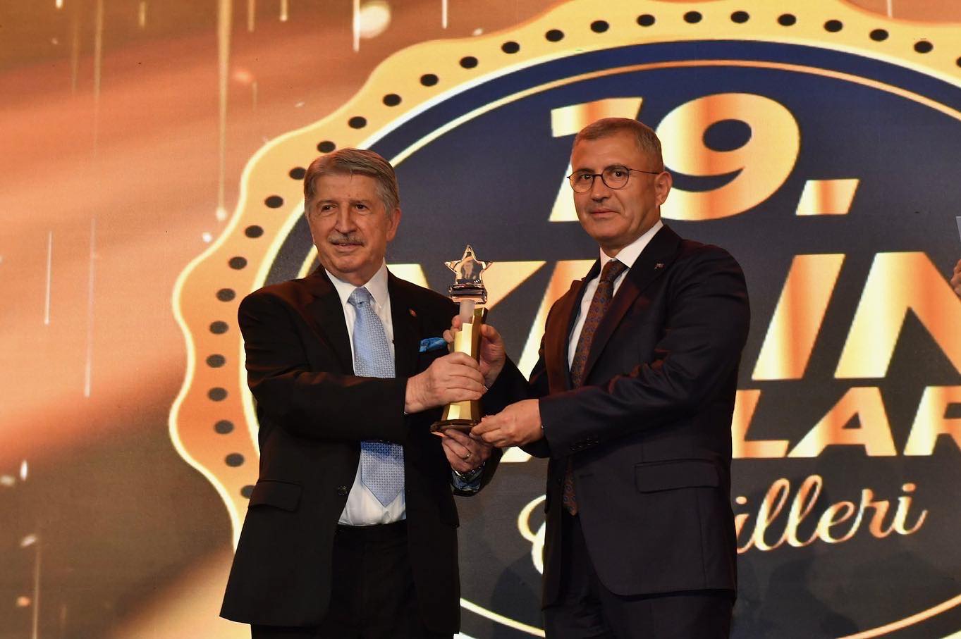 Ekovitrin Medya Grubunca her yıl düzenlen, Uluslararası Yılın Starları Ödülleri