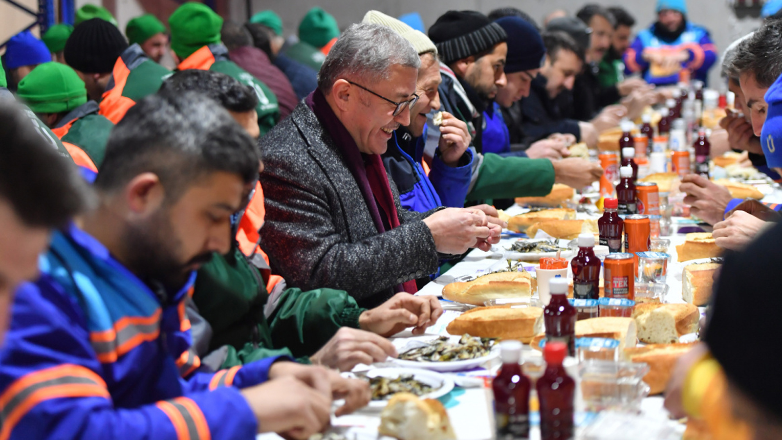 Üsküdar Belediyesi, İstanbul’da yaşanan olumsuz kış şartlarına karşı vatandaşların mağdur