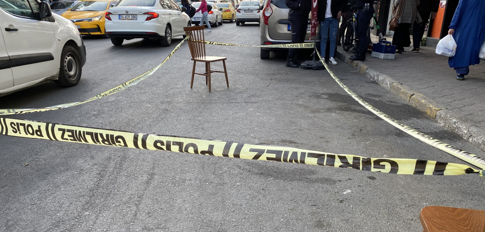Üsküdar’da bir şahıs aralarında tartışma çıkan motokuryeyi silahla vurarak yaraladı.