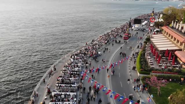 Üsküdar Belediyesi 80 bin kişilik iftar organizasyonu düzenledi. Üsküdar‘dan Harem’e uzanan sahil