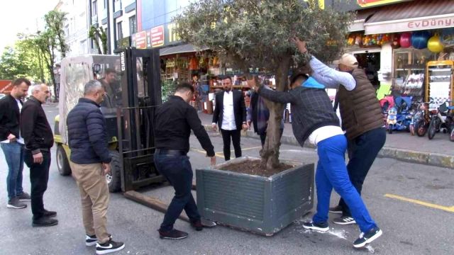 Ümraniye’de, İBB tarafından trafiğe kapatılarak yaya yolu yapılacağı söylenen alana