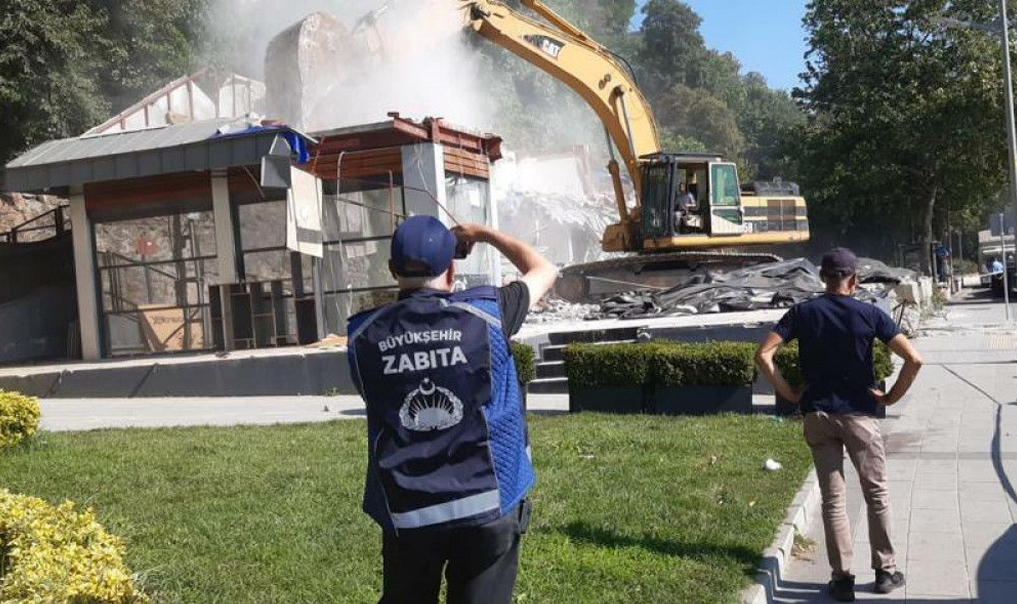 İstanbul Büyükşehir Belediyesi (İBB), Üsküdar Salacak ile Kadıköy sahillerindeki büfelerin