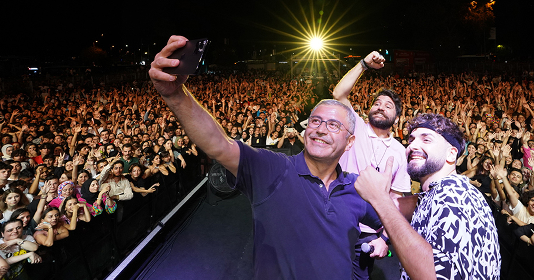 Üsküdar Belediyesi, gençleri müzik ve dansın eşlik ettiği bir festivalde