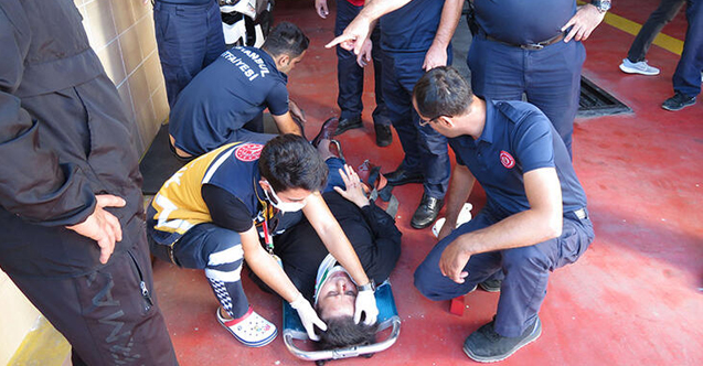 Üsküdar Ünalan İtfaiye İstasyonu önünde yolun karşısına geçmeye çalışan kadına
