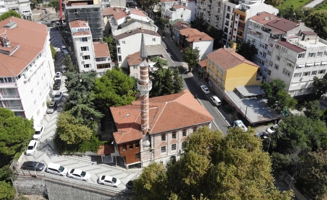Üsküdar'da bulunan 196 yıllık Defterdar Tahir Efendi Camii'ye ait kubbelerin