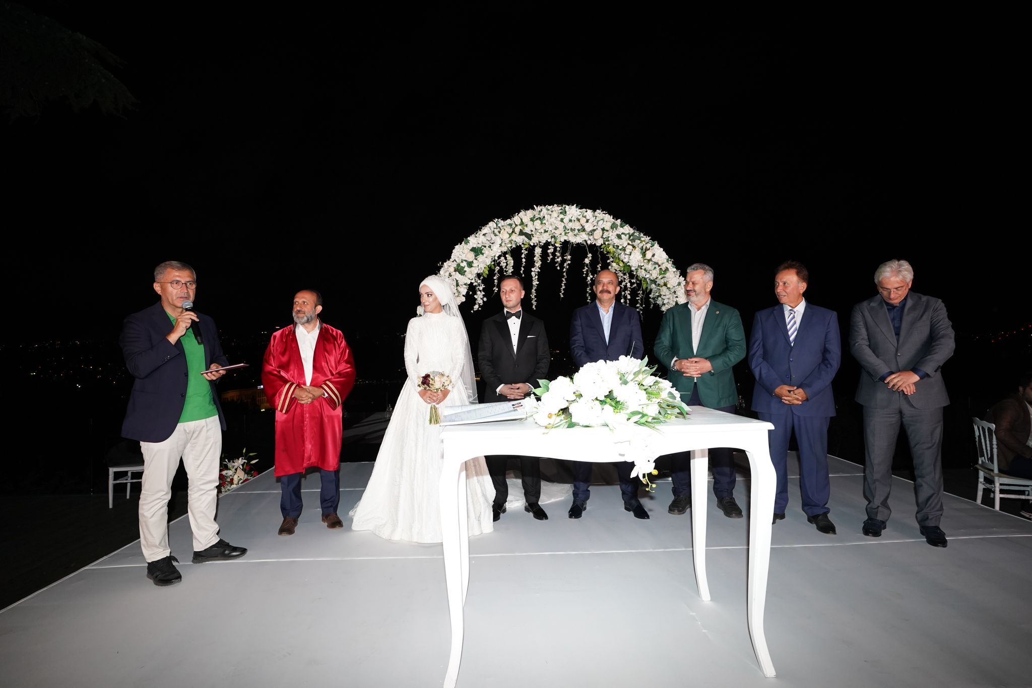 Beylerbeyi İlkokul Müdürü Mustafa Çıracı'nın oğlu Mücahet Çıracı, Zühal Önder'le