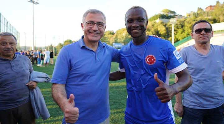 Üsküdar Belediyesi, Türkiye'nin en ünlü futbolcularını özel bir maçta bir araya