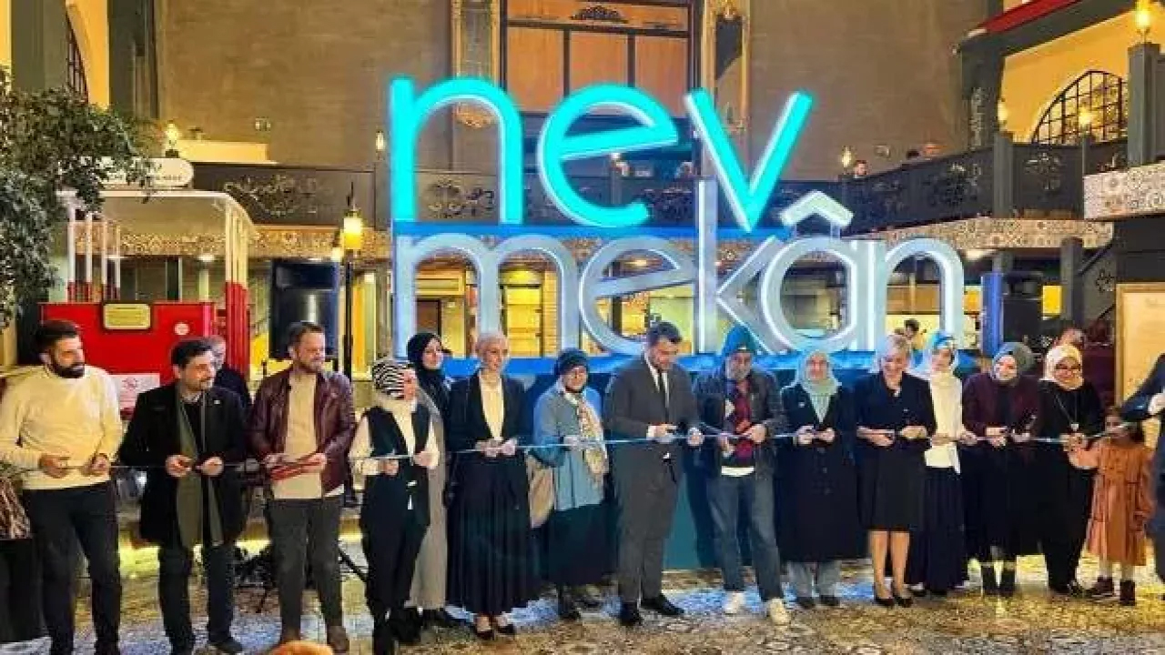 Kültür sanatın başkenti İstanbul Üsküdar'da tarih yolculuğu tüm hızıyla sürüyor.